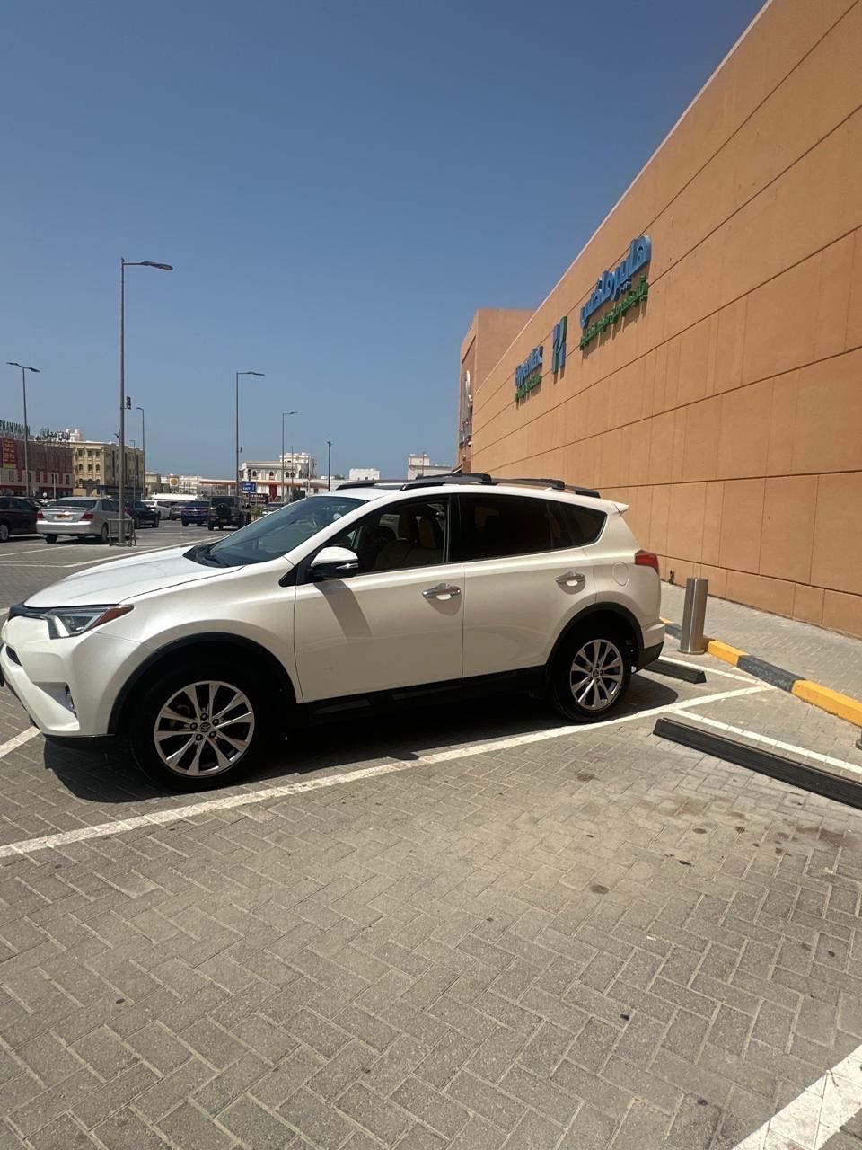 Car Image 2018 TOYOTA RAV4 LIMITED