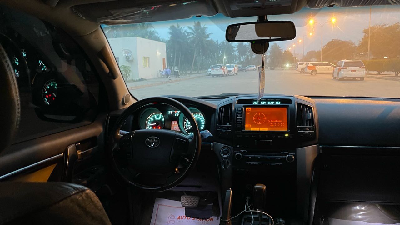 Car Image 2010 TOYOTA LAND CRUISER VX.R
