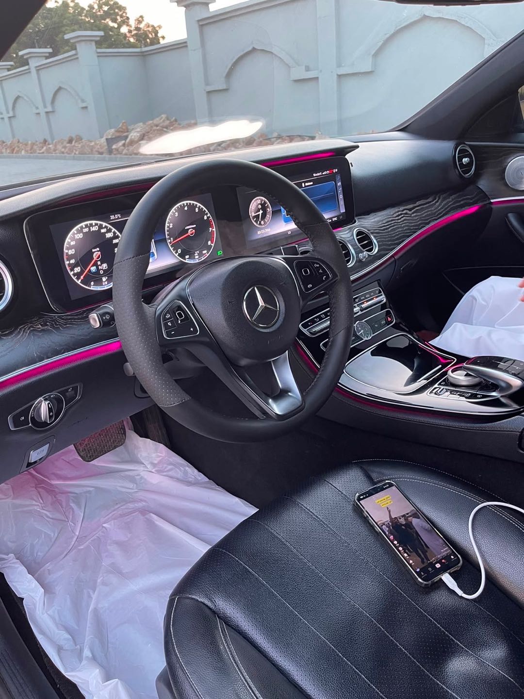 Car Image 2017 MERCEDES E Class 300