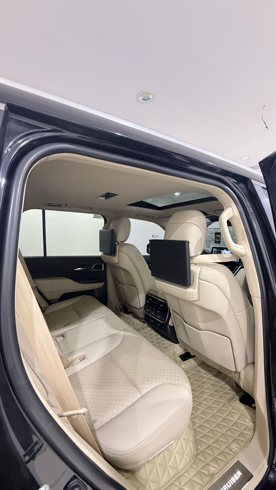 Car Image 2023 TOYOTA LAND CRUISER VX.R