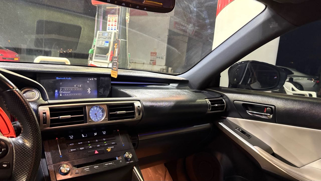 Car Image 2016 LEXUS IS 200