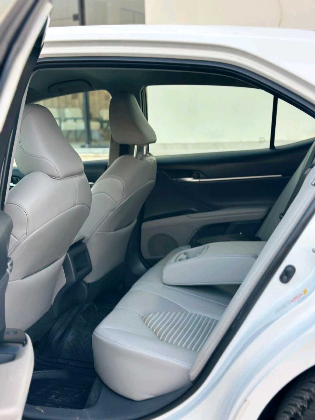Car Image 2018 TOYOTA CAMRY SE