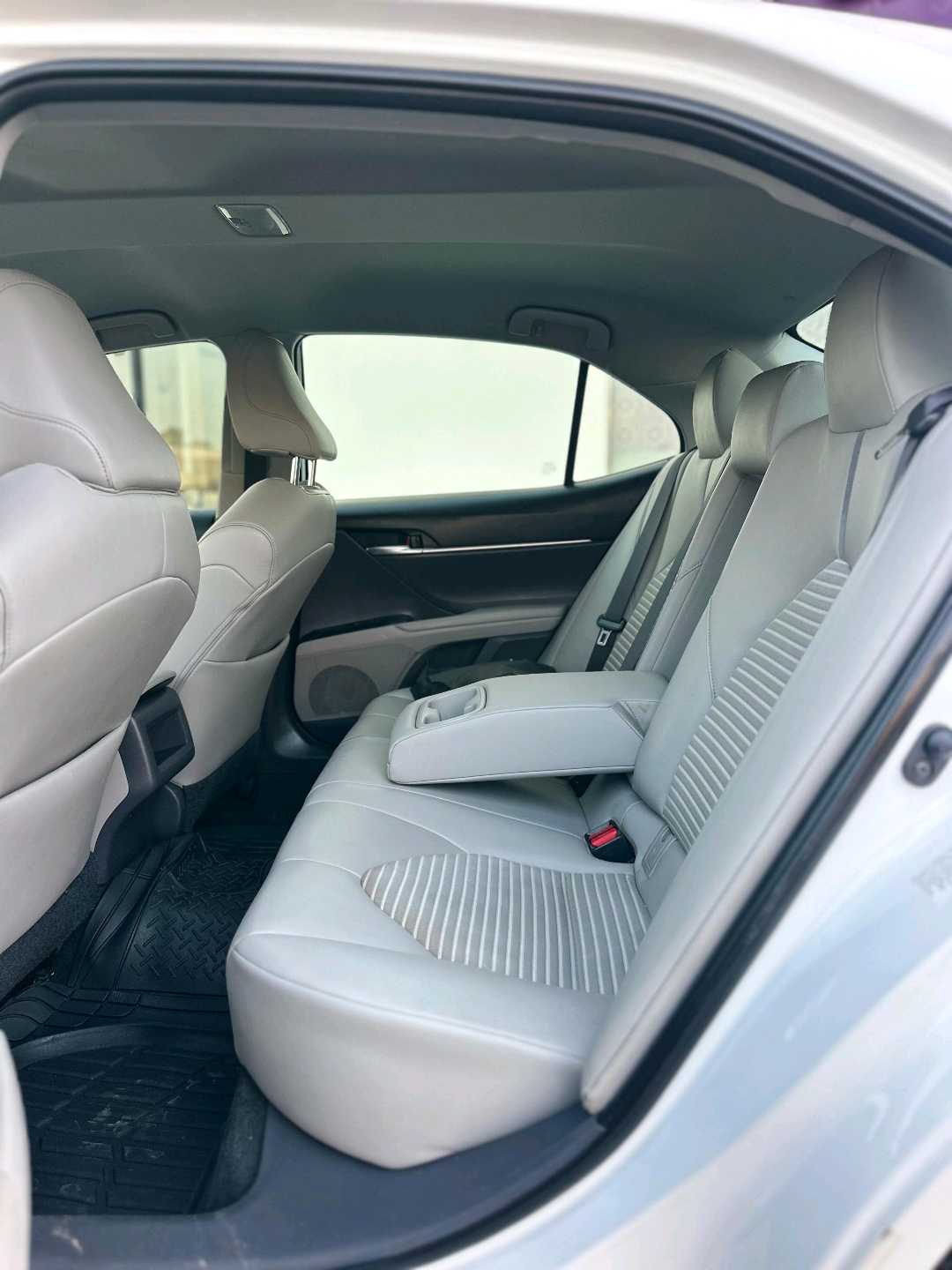 Car Image 2018 TOYOTA CAMRY SE