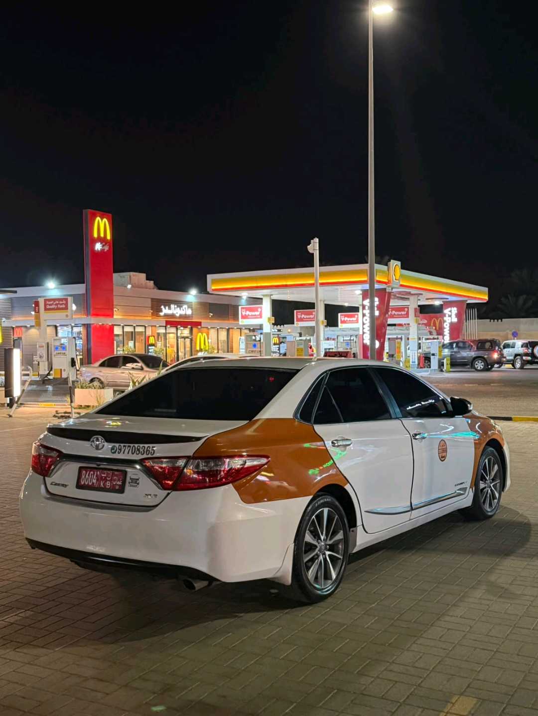 Car Image 2016 TOYOTA CAMRY SE