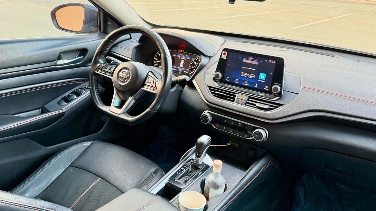 Car Image 2019 NISSAN ALTIMA SR