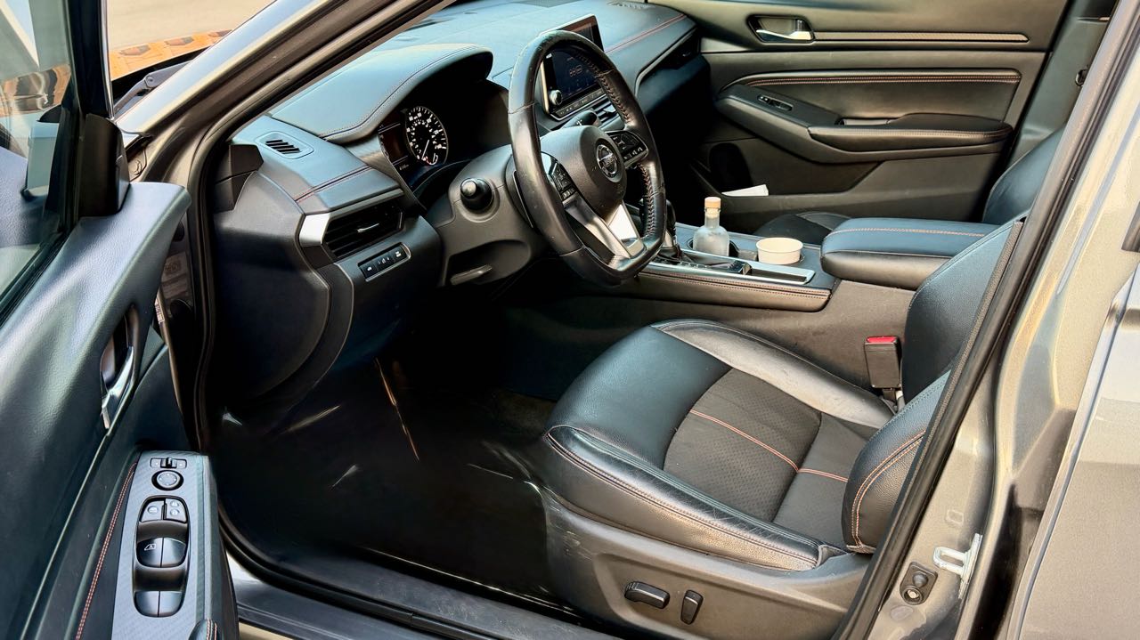 Car Image 2019 NISSAN ALTIMA SR