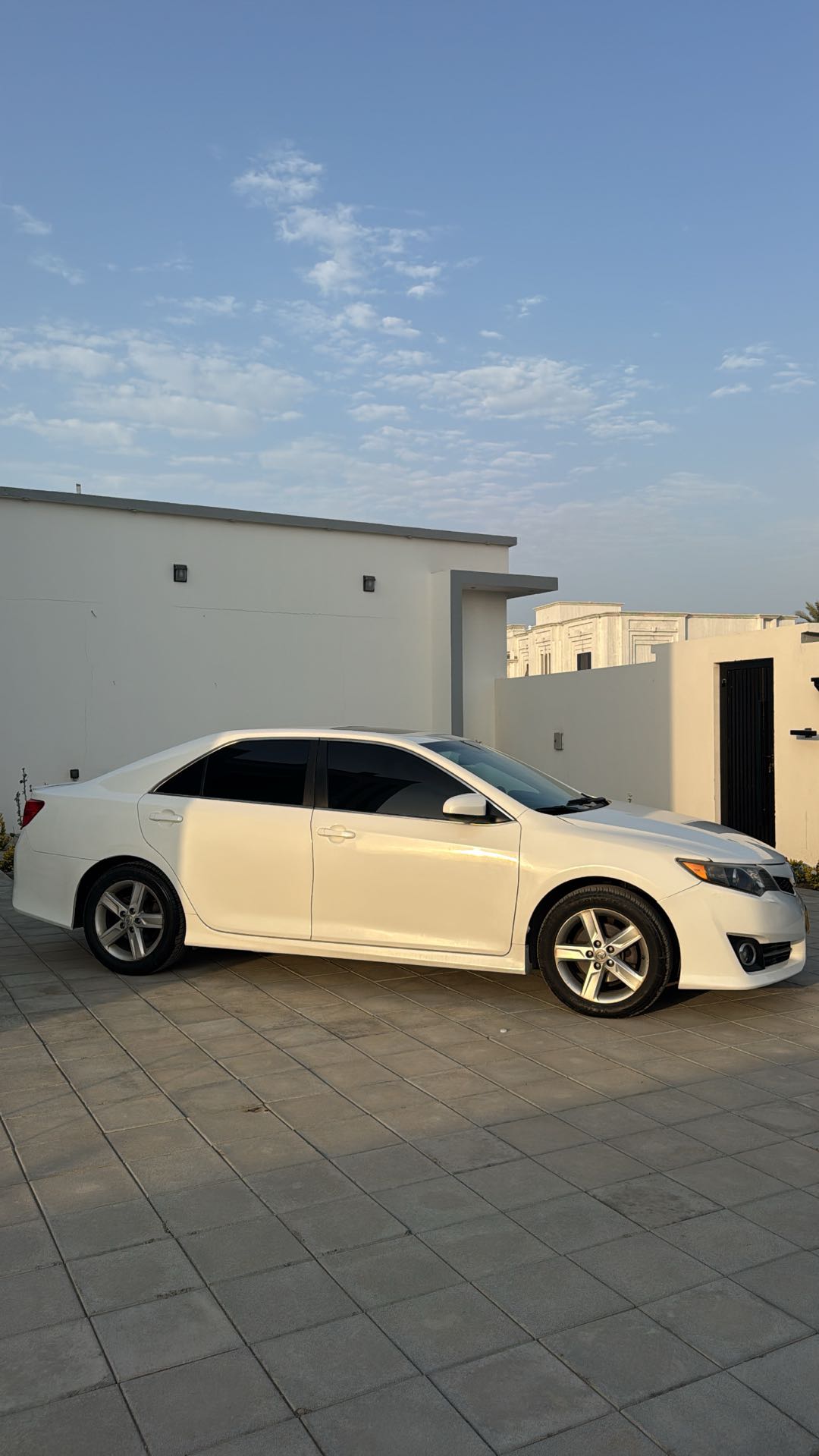 Car Image 2012 TOYOTA CAMRY XLE