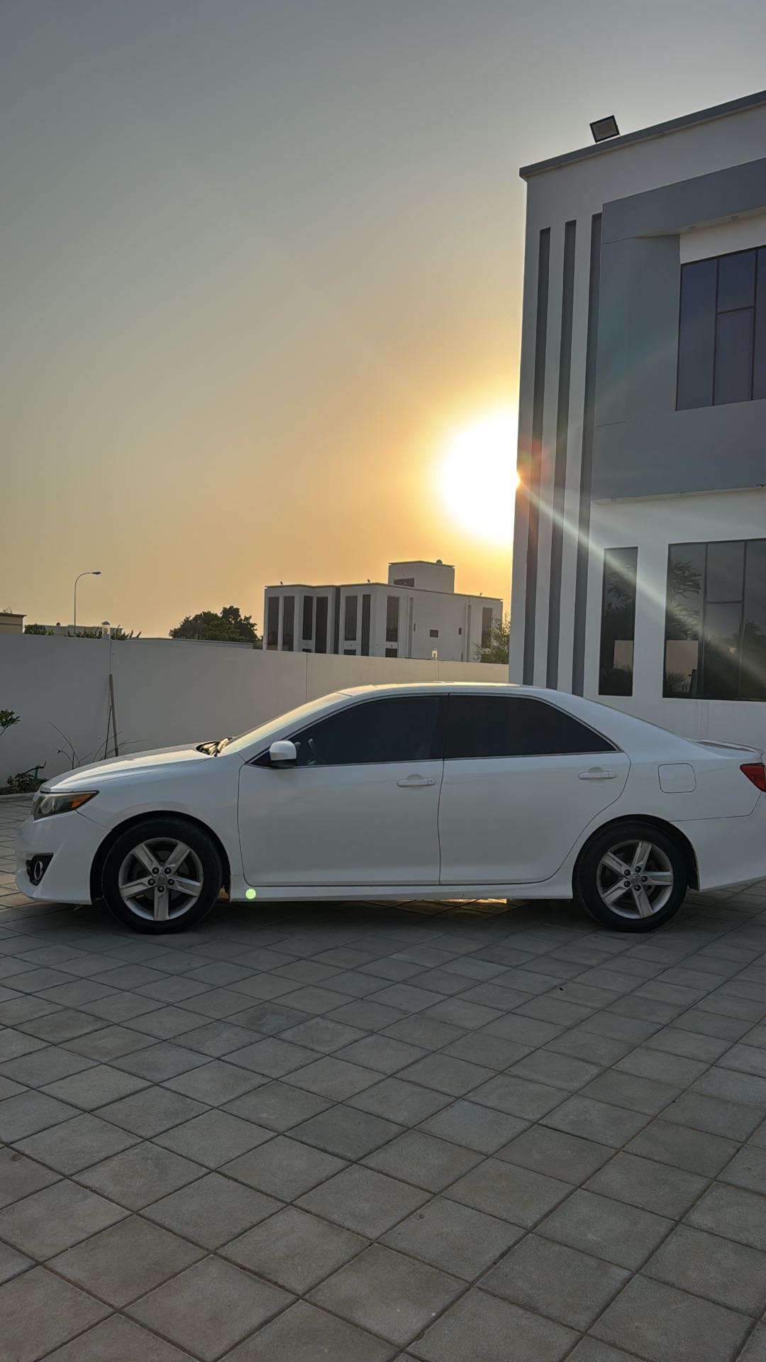 Car Image 2012 TOYOTA CAMRY XLE