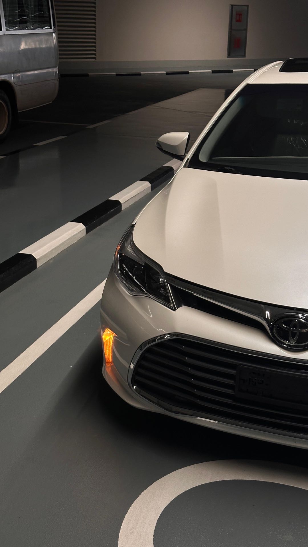 Car Image 2013 TOYOTA AVALON LIMITED
