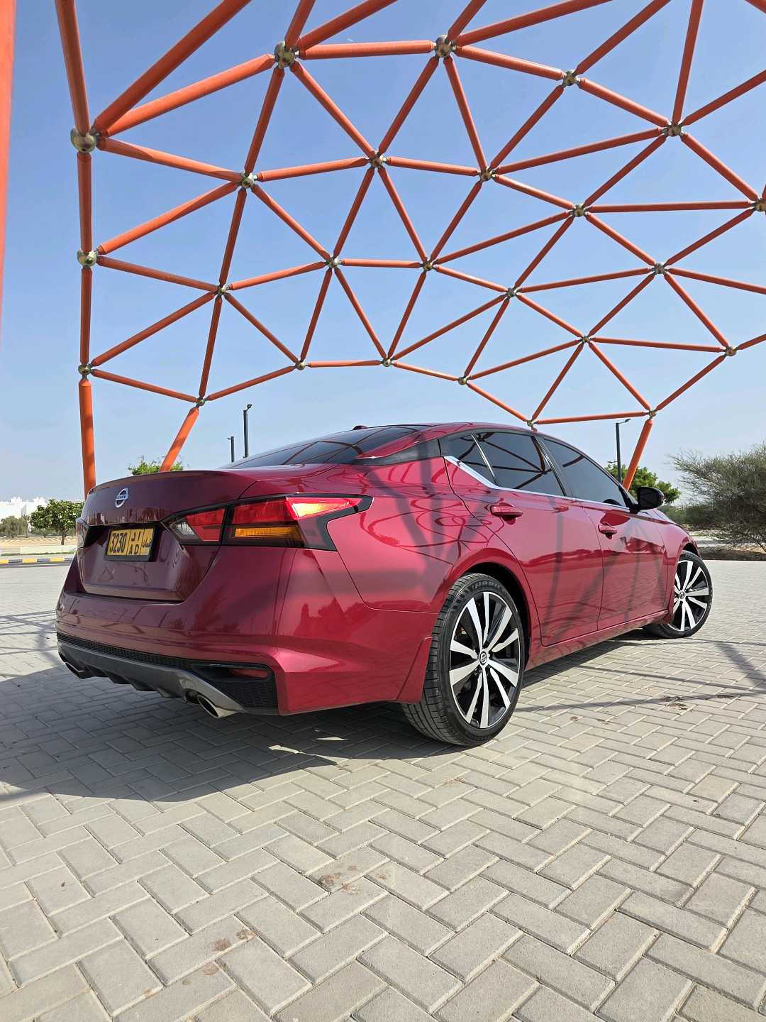 Car Image 2019 NISSAN ALTIMA SR