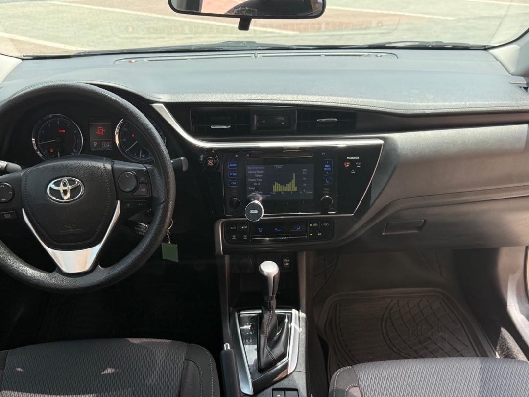 Car Image 2017 TOYOTA COROLLA LE