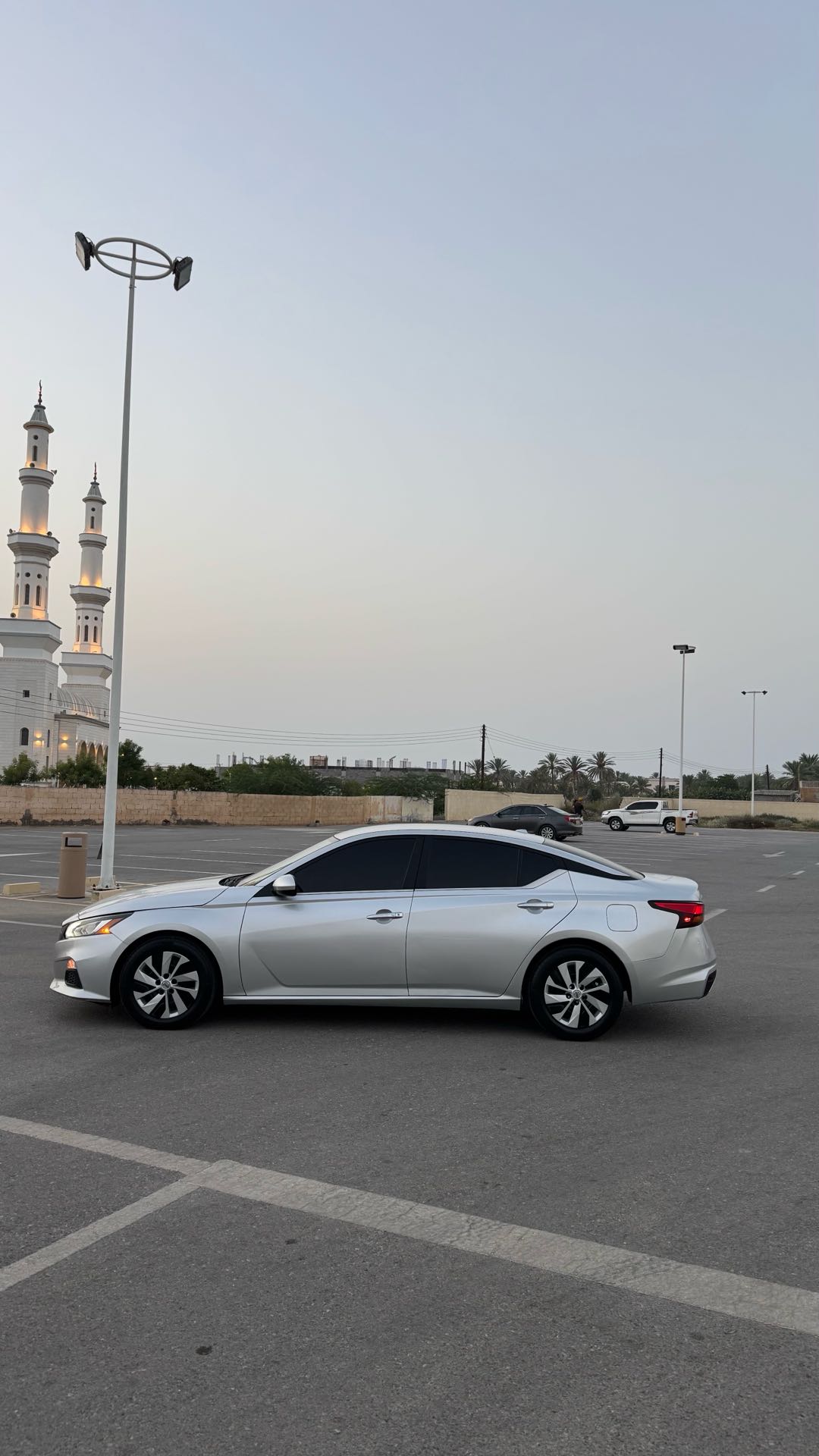 Car Image 2019 NISSAN ALTIMA SV