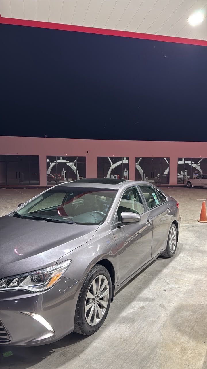 Car Image 2017 TOYOTA CAMRY XLE