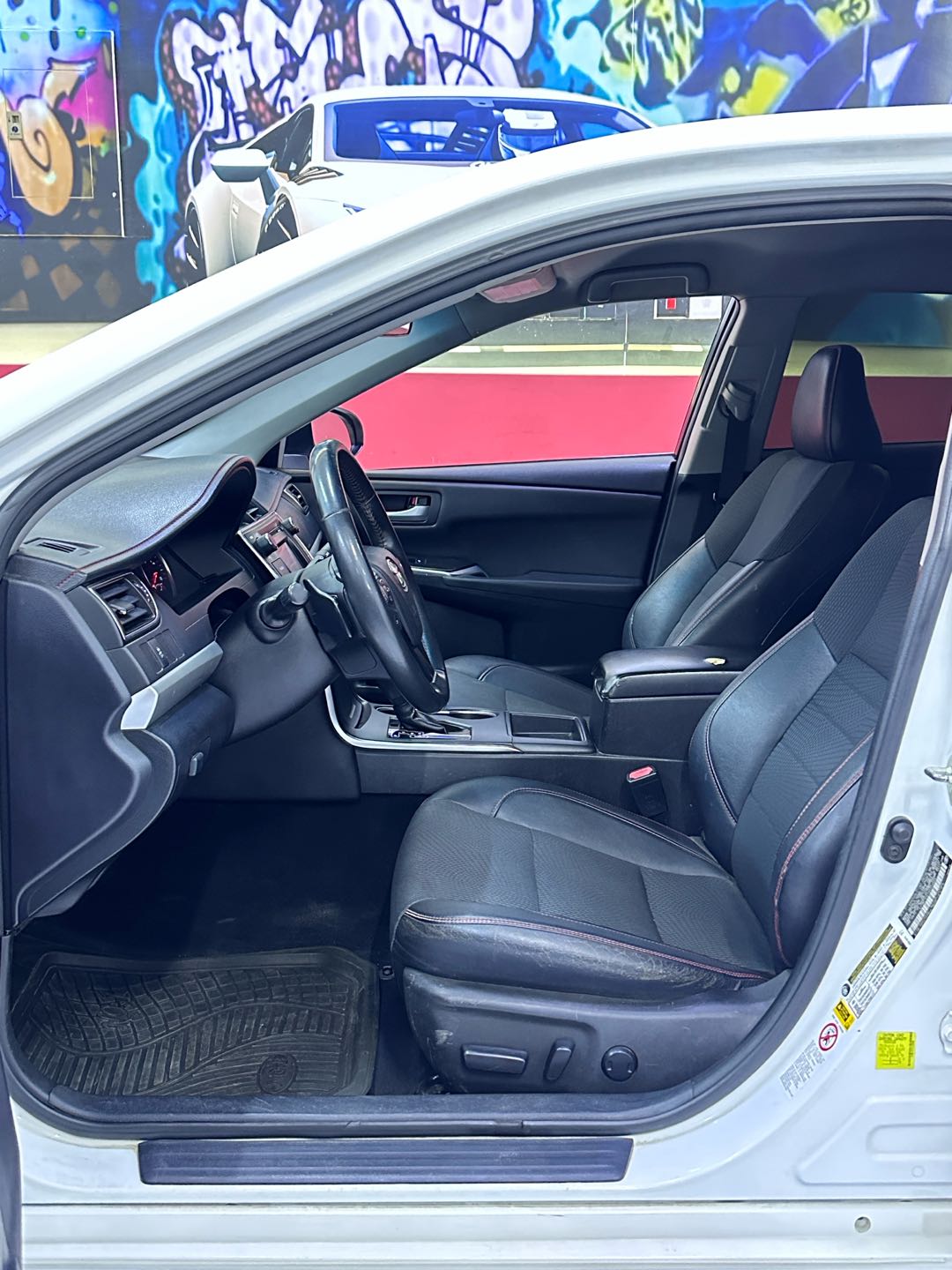 Car Image 2017 TOYOTA CAMRY SE