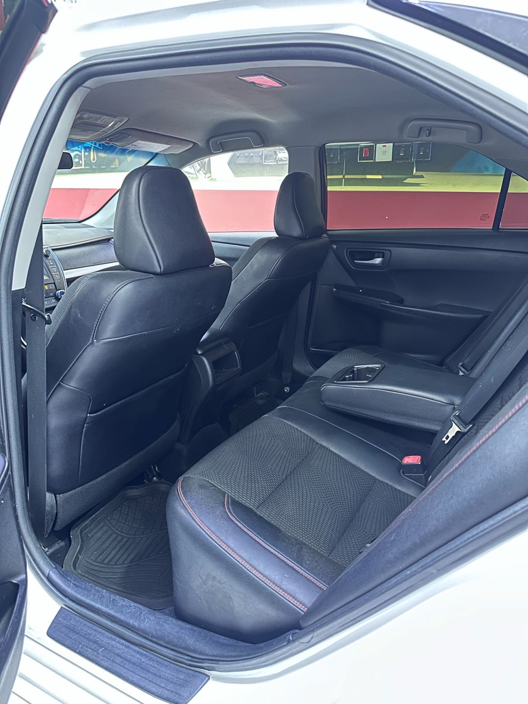 Car Image 2017 TOYOTA CAMRY SE