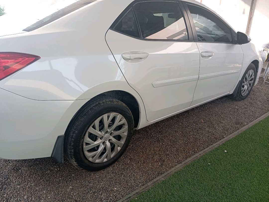 Car Image 2017 TOYOTA COROLLA SE
