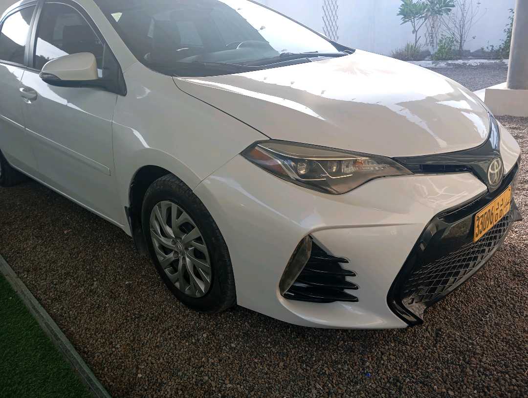 Car Image 2017 TOYOTA COROLLA SE