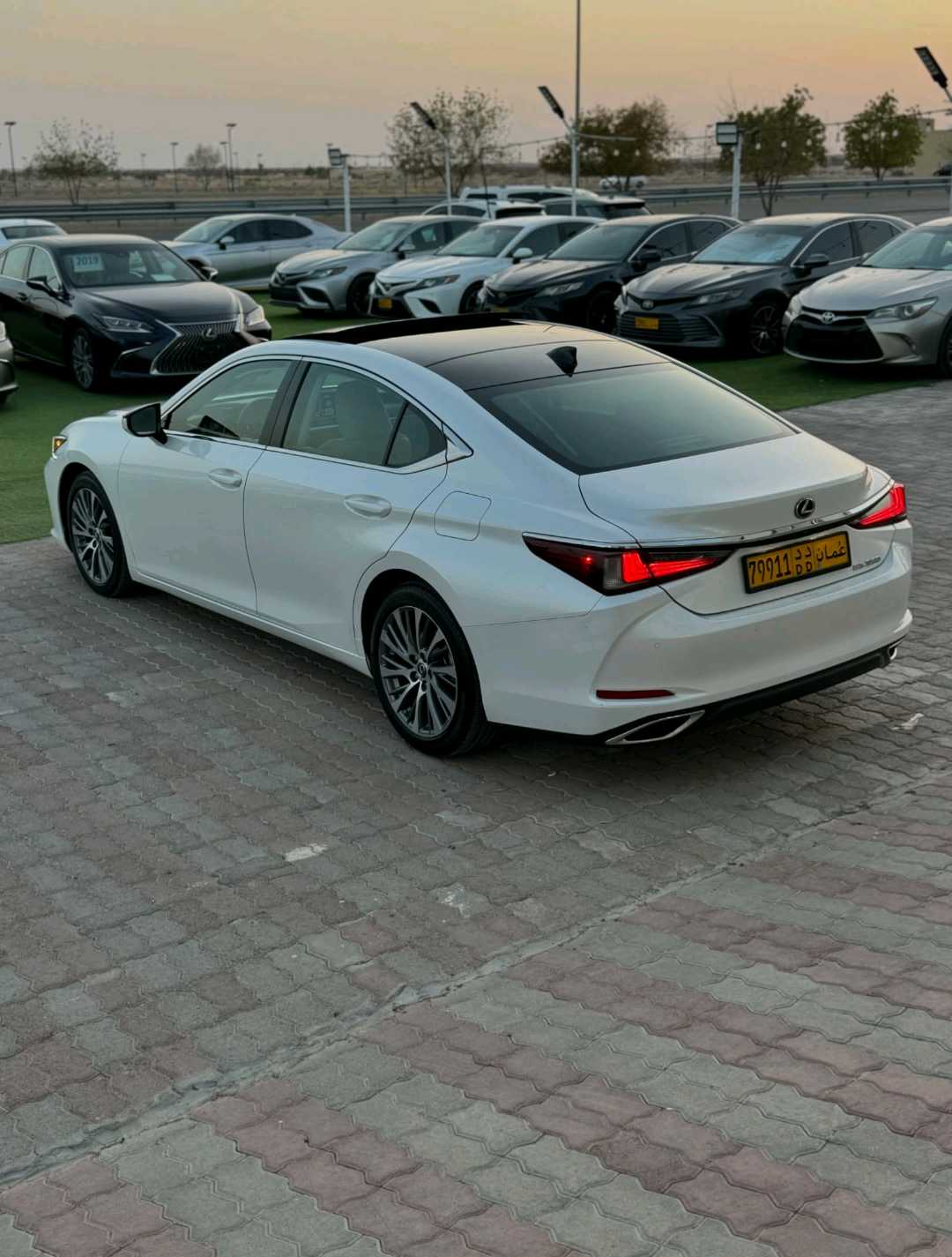 Car Image 2019 LEXUS ES 350