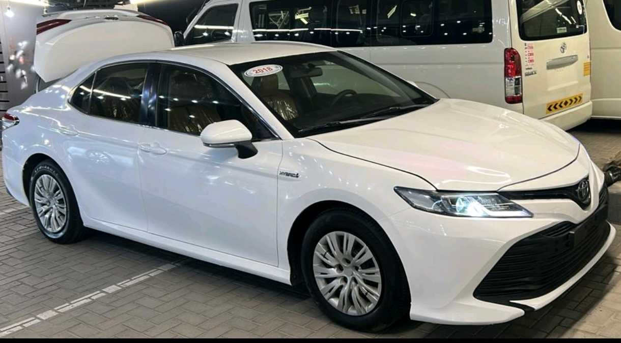Car Image 2018 TOYOTA CAMRY LE