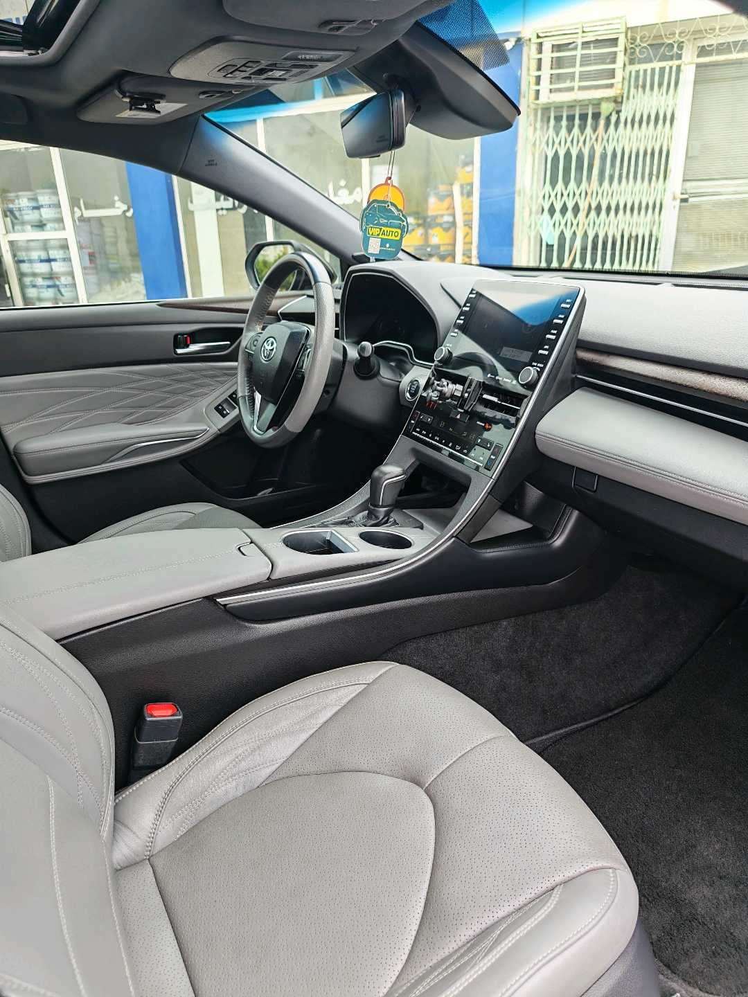 Car Image 2019 TOYOTA AVALON LIMITED
