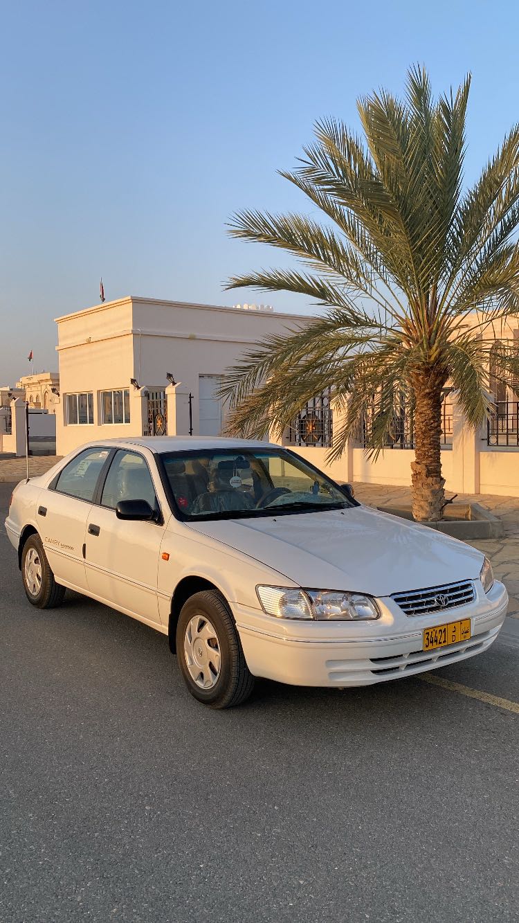 Car Image 2000 TOYOTA CAMRY GLE