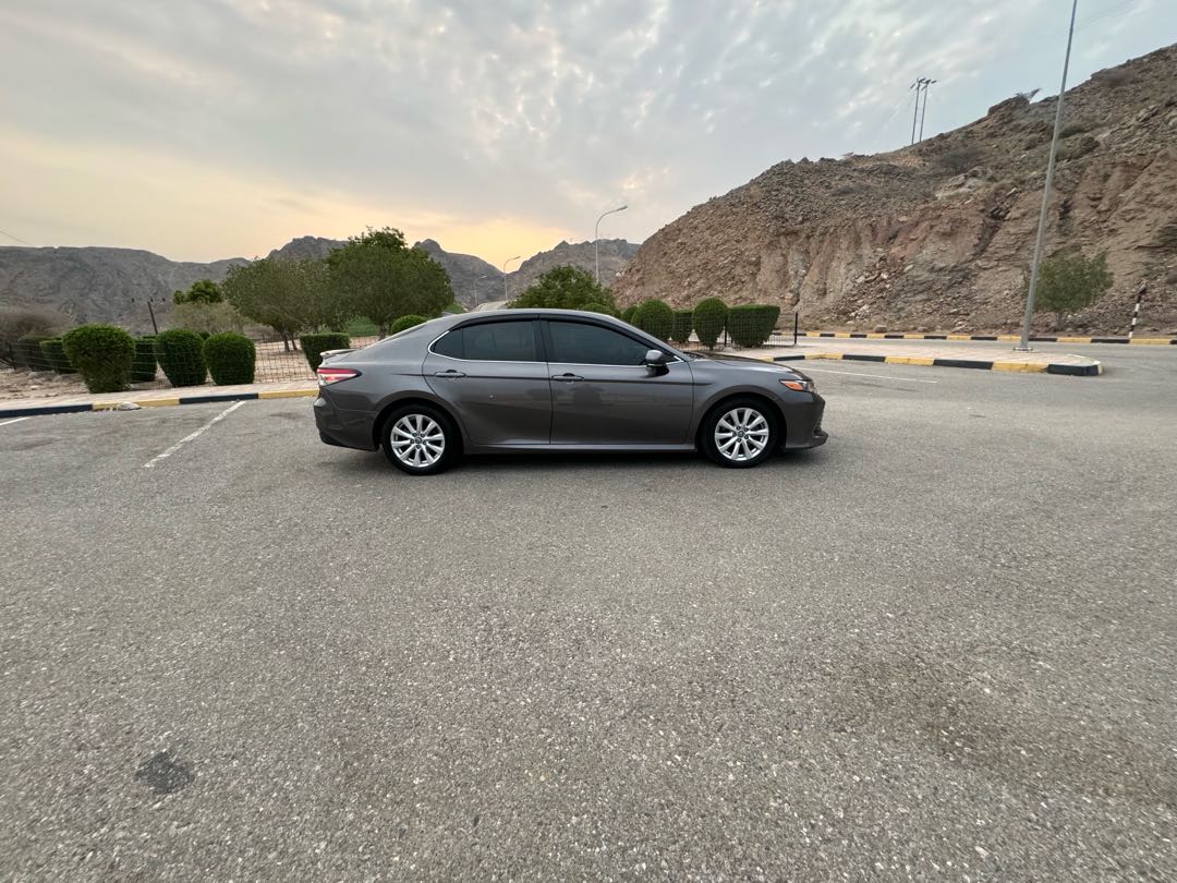 Car Image 2018 TOYOTA CAMRY LE