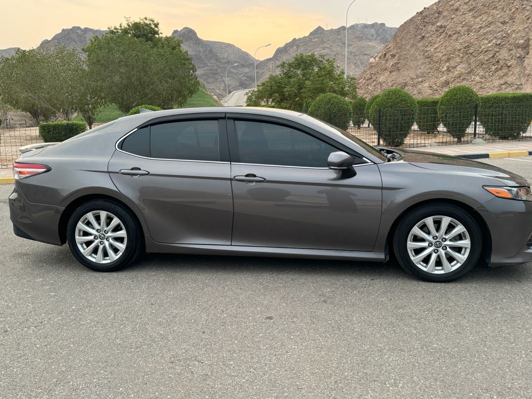 Car Image 2018 TOYOTA CAMRY LE