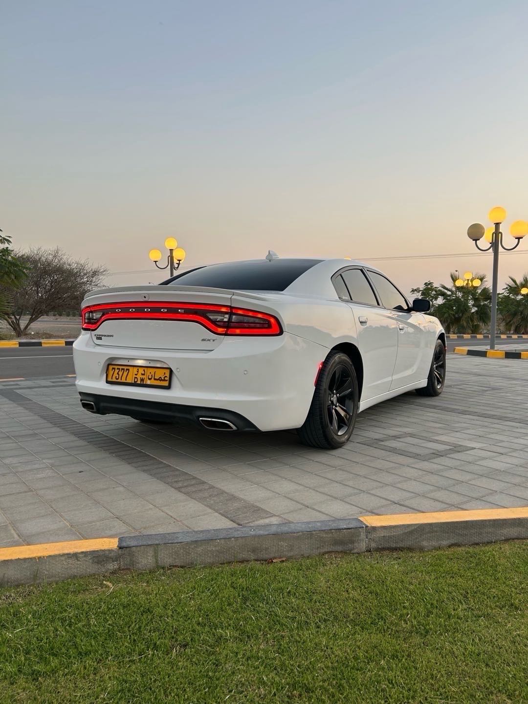 Car Image 2018 DODGE CHARGER SXT