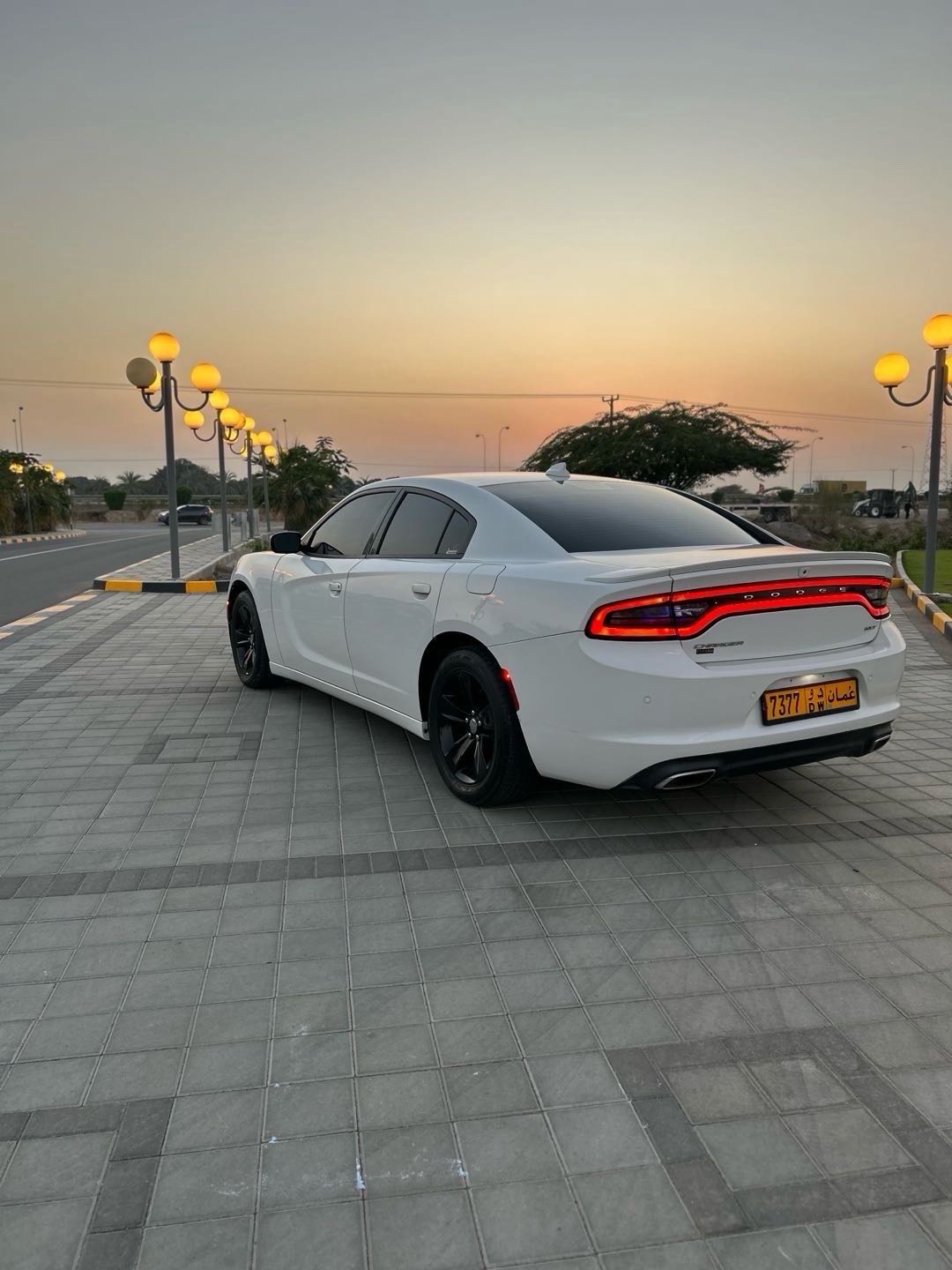 Car Image 2018 DODGE CHARGER SXT