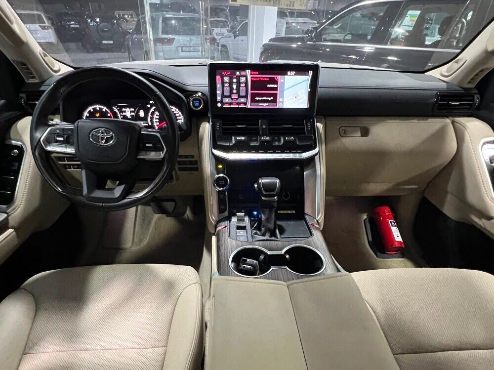 Car Image 2024 TOYOTA LAND CRUISER VX