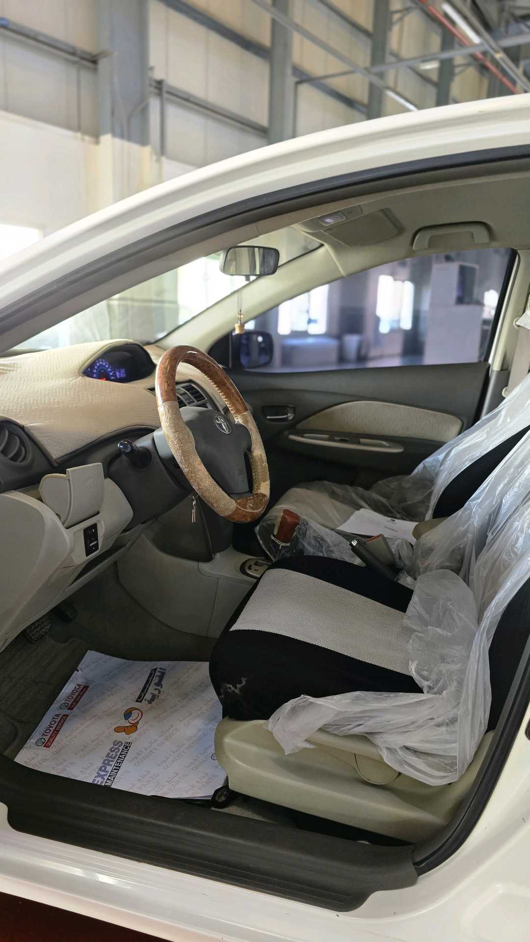 Car Image 2011 TOYOTA YARIS 1.3