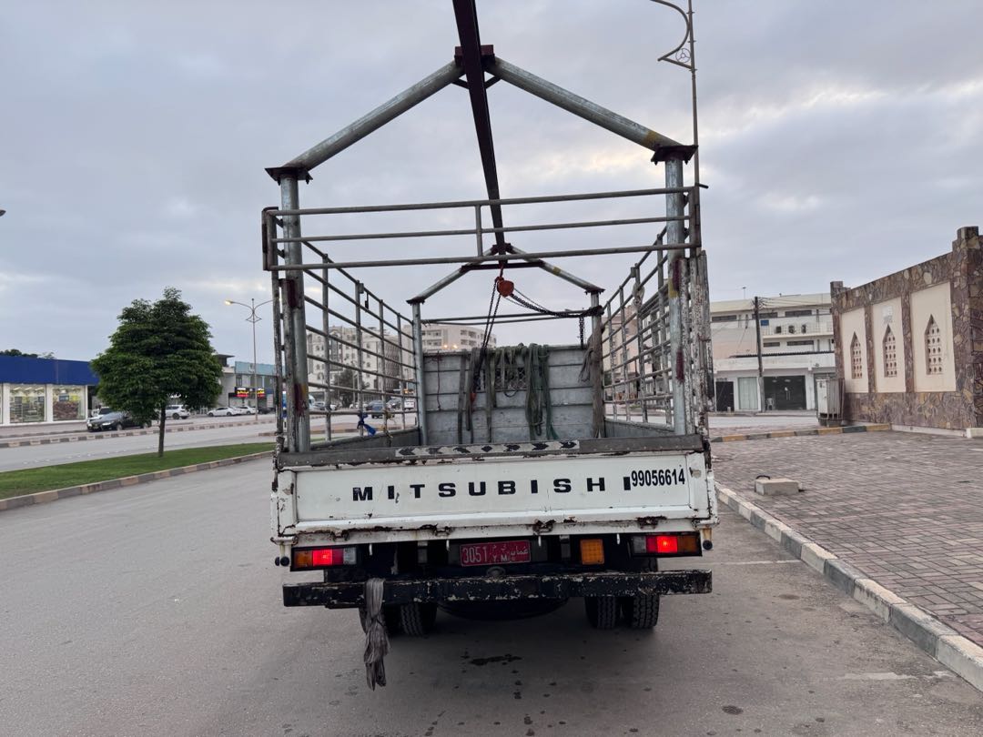 Car Image 2013 MITSUBISHI FUSO 