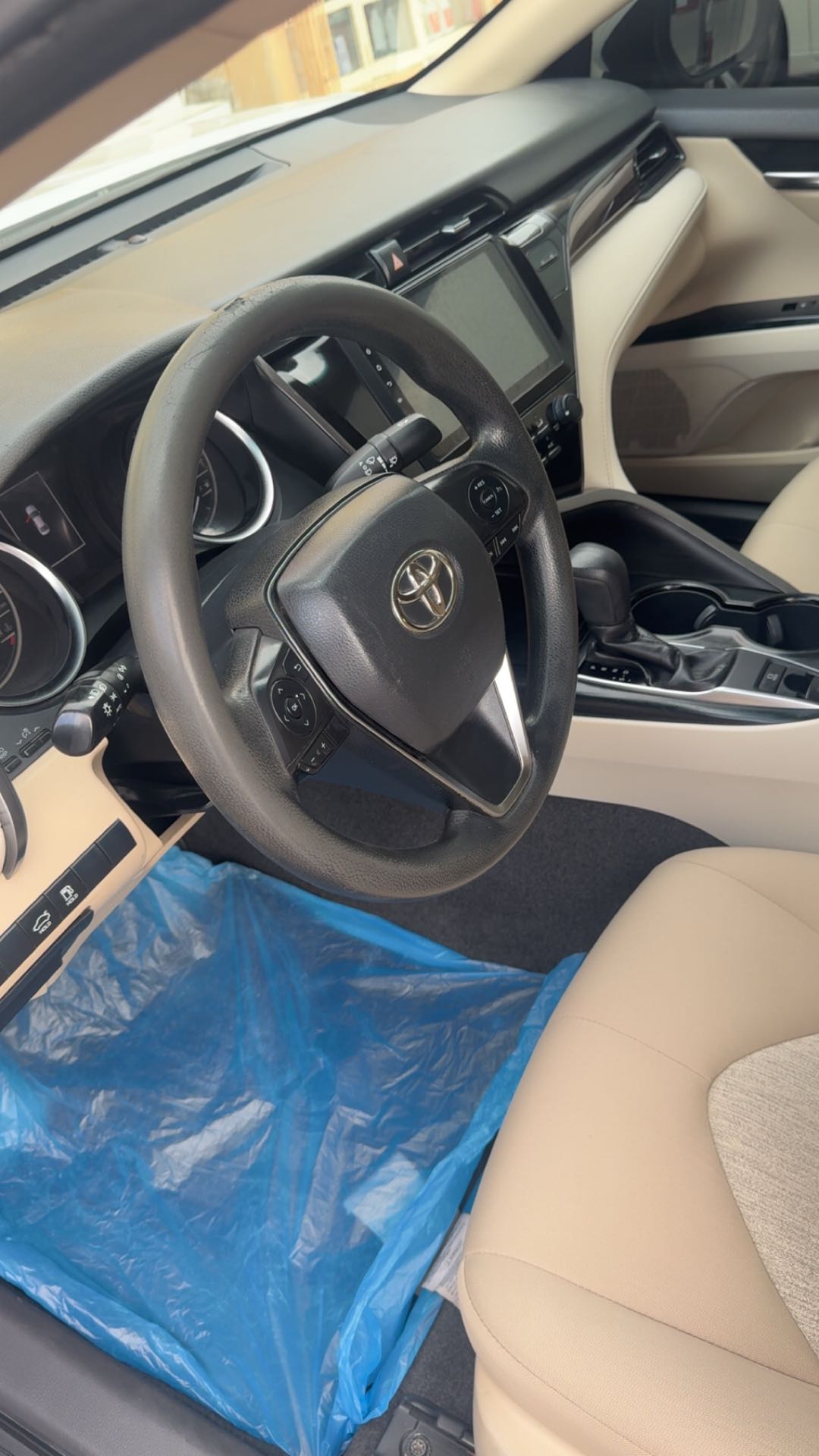 Car Image 2019 TOYOTA CAMRY GLE