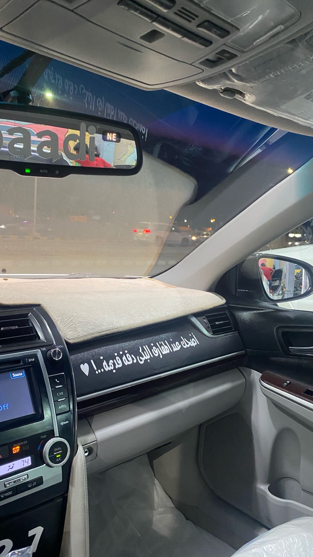 Car Image 2014 TOYOTA CAMRY XLE