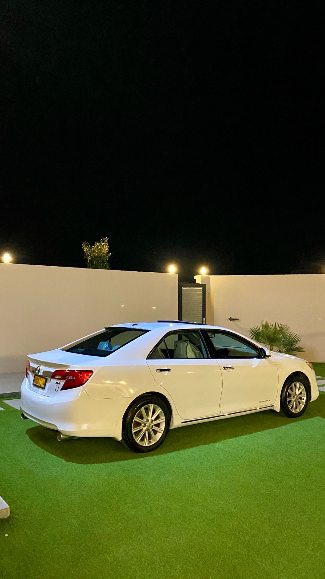 Car Image 2014 TOYOTA CAMRY XLE