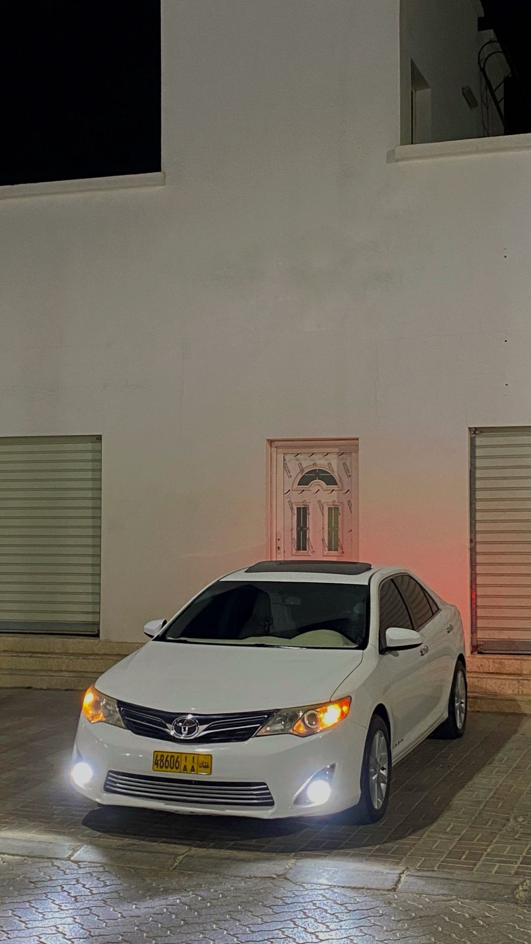 Car Image 2014 TOYOTA CAMRY XLE