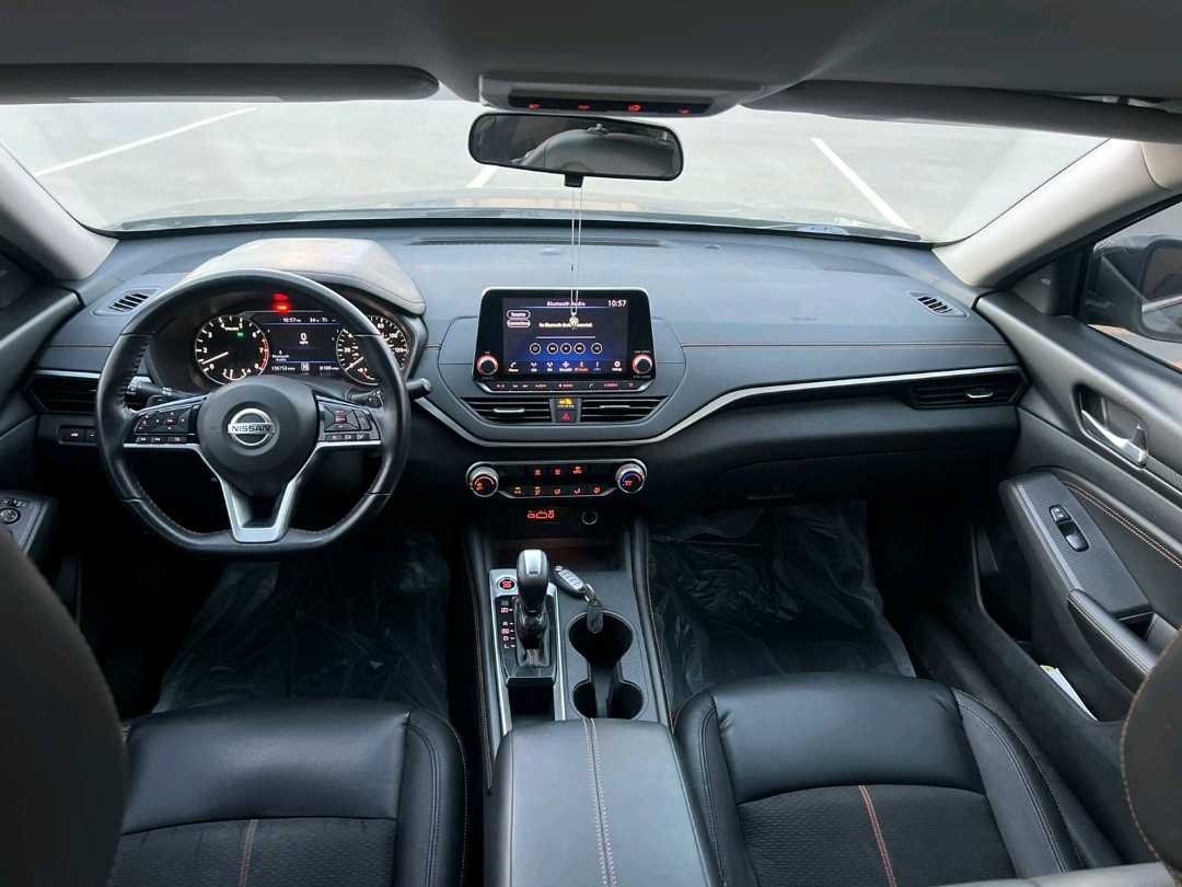 Car Image 2019 NISSAN ALTIMA SR