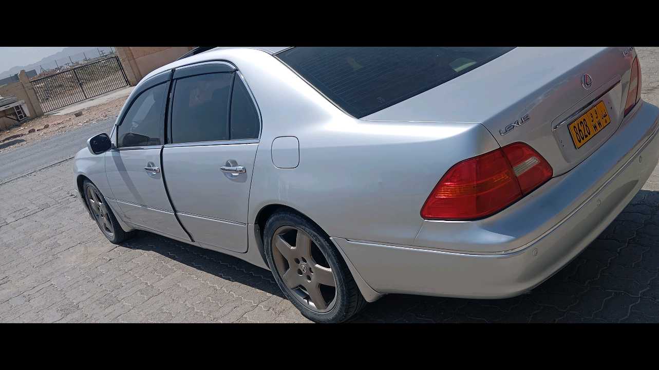 Car Image 2002 LEXUS LS 430