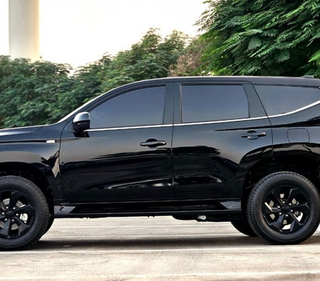 MITSUBISHI MONTERO 2025