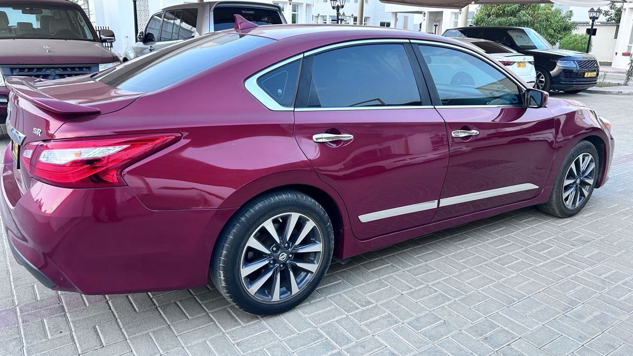 Car Image 2016 NISSAN ALTIMA SR