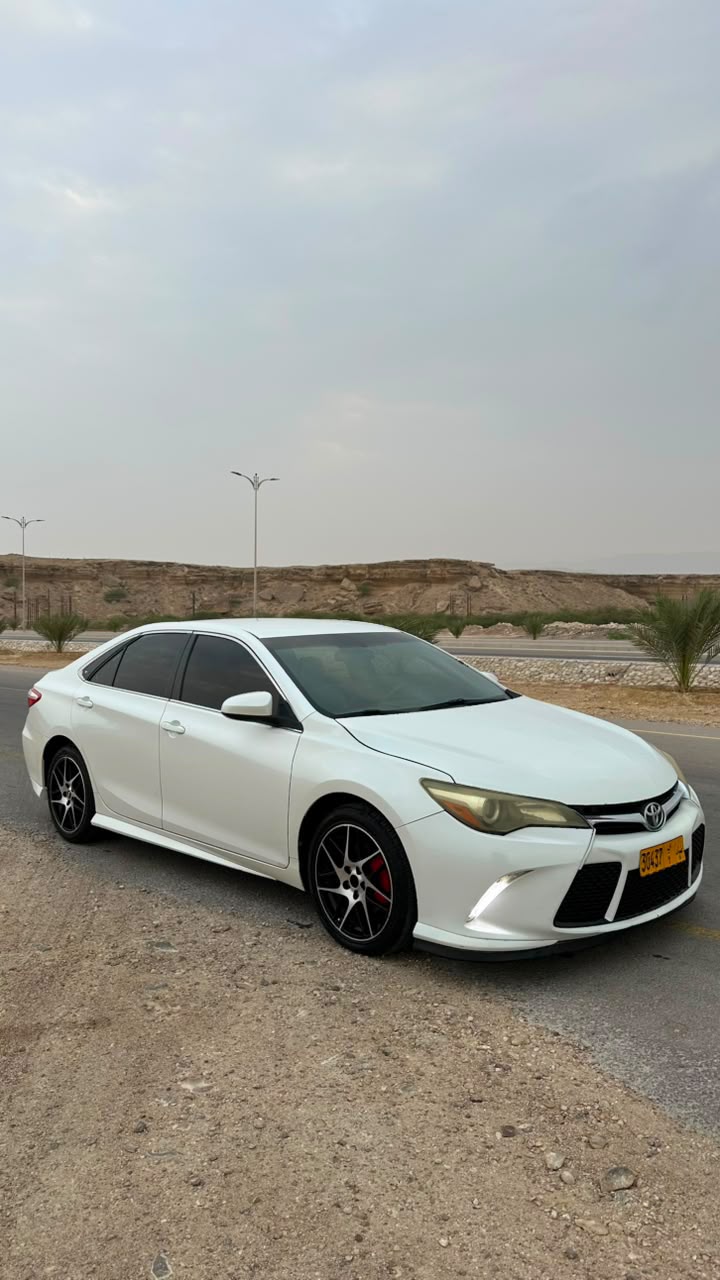 Car Image 2016 TOYOTA CAMRY SE