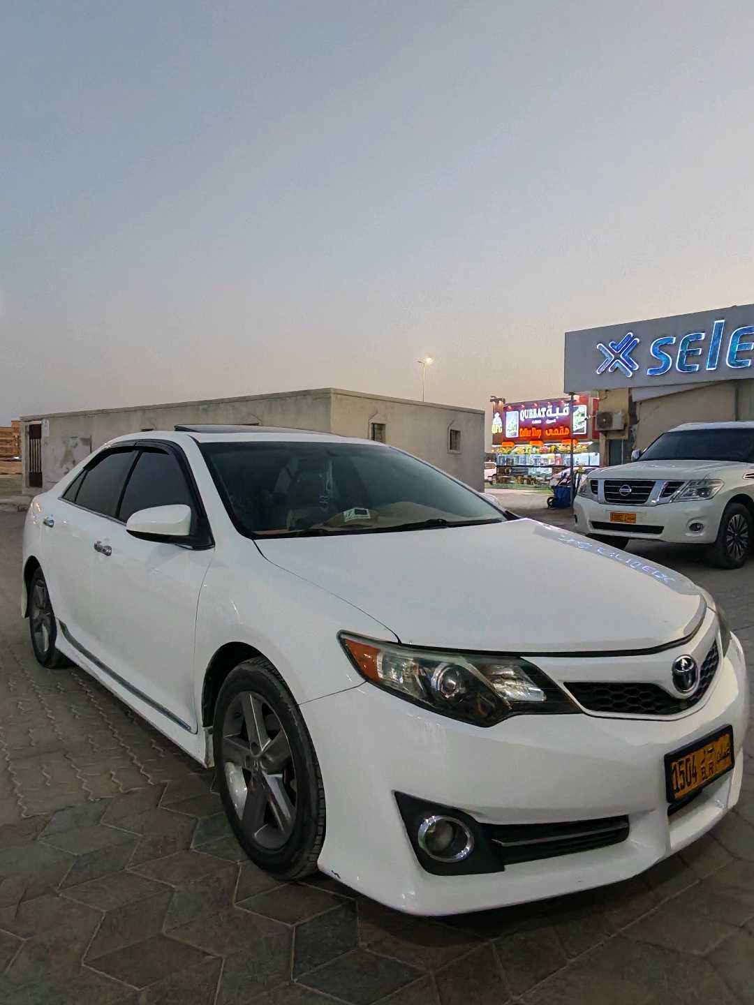 Car Image 2014 TOYOTA CAMRY SE