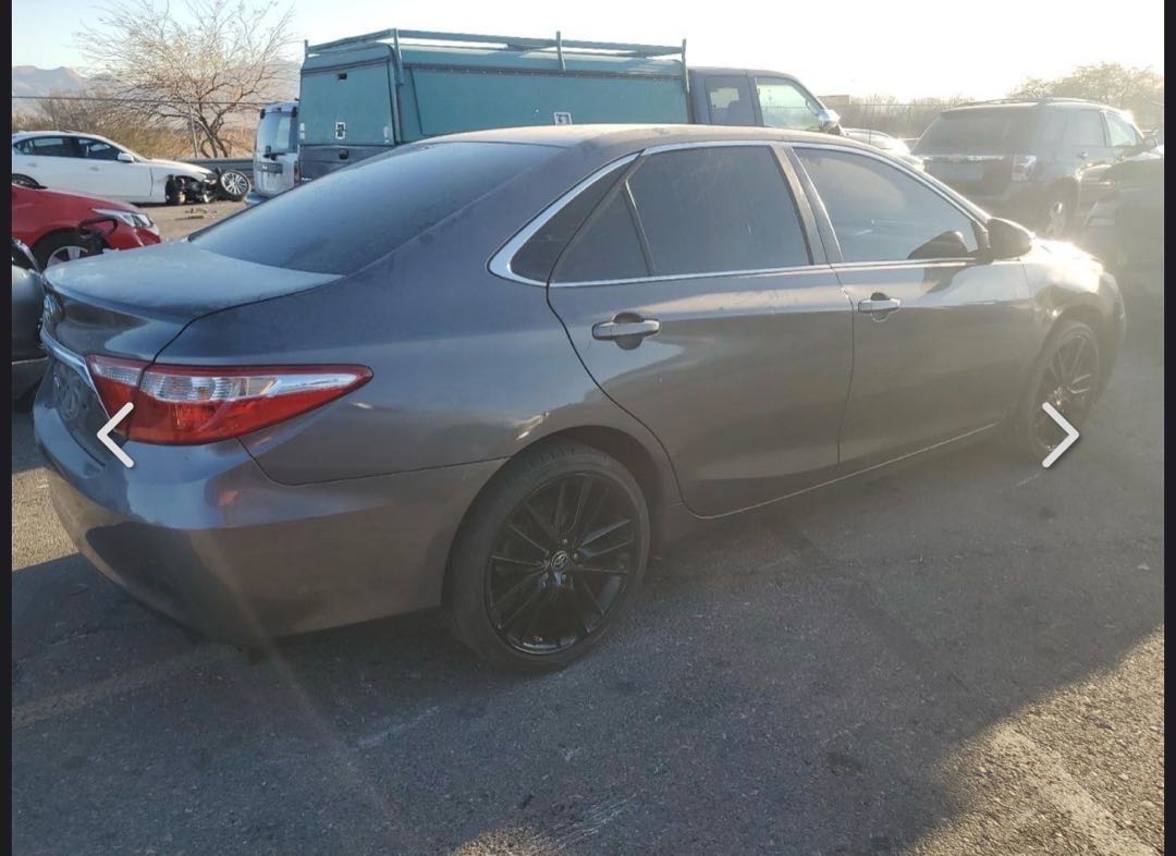 Car Image 2017 TOYOTA CAMRY LE