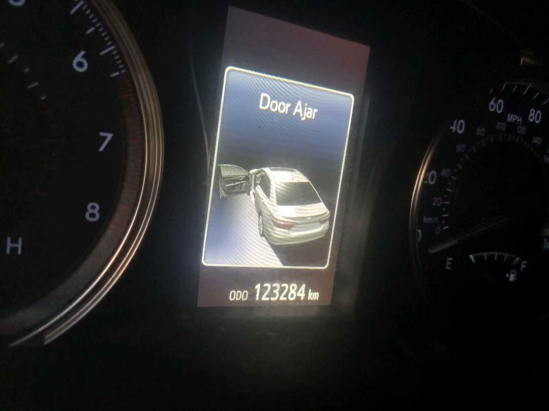 Car Image 2017 TOYOTA CAMRY SE