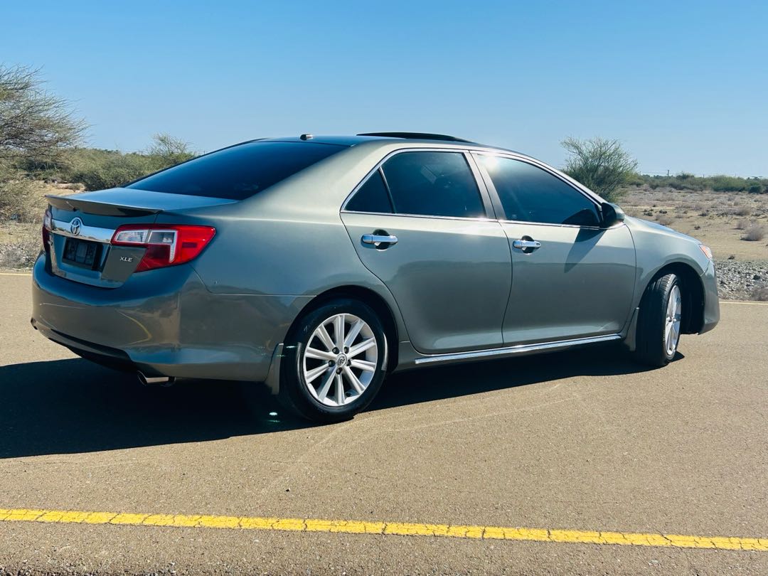 Car Image 2012 TOYOTA CAMRY XLE