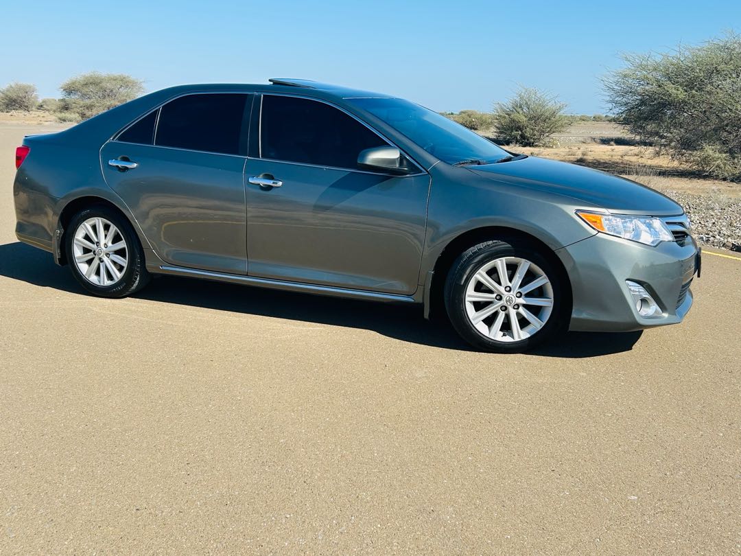 Car Image 2012 TOYOTA CAMRY XLE