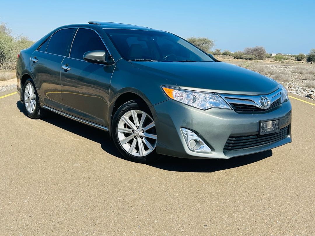 Car Image 2012 TOYOTA CAMRY XLE