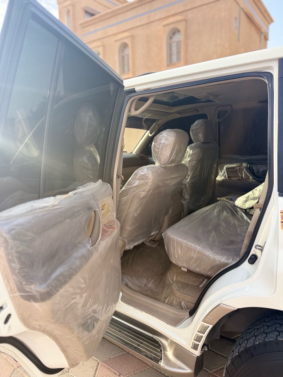 Car Image 2000 TOYOTA LAND CRUISER 