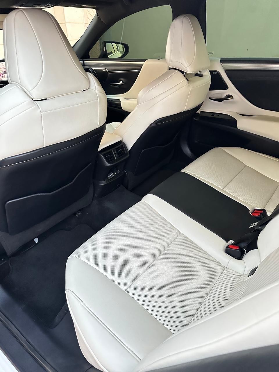 Car Image 2021 LEXUS ES F350