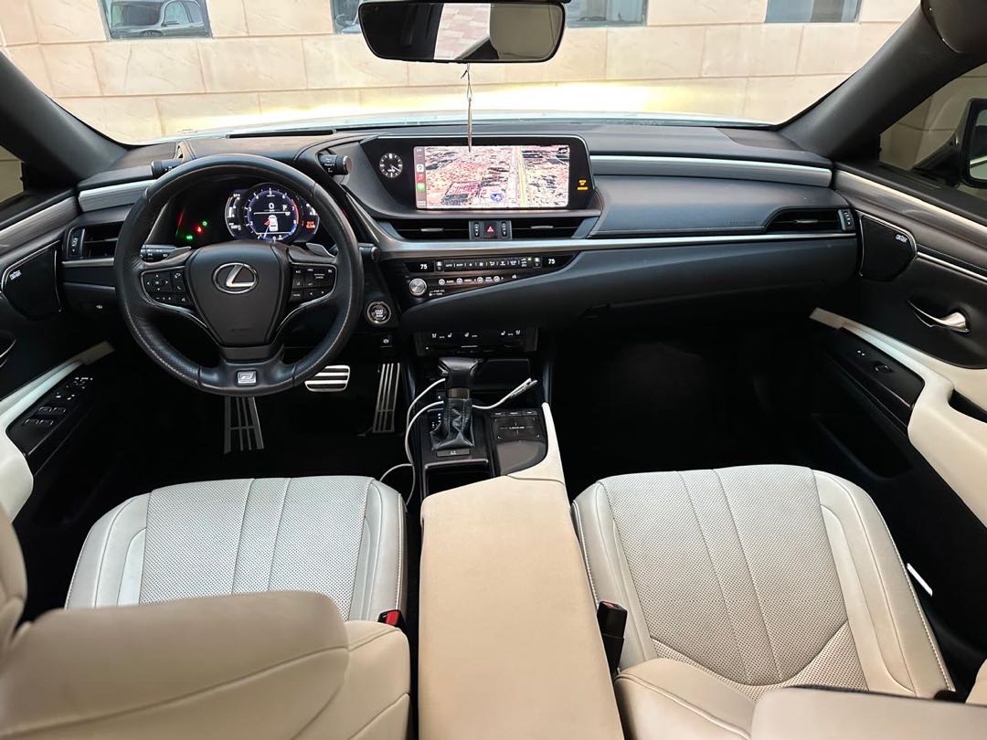 Car Image 2021 LEXUS ES F350